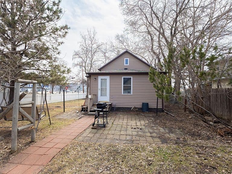 Listing photo 5