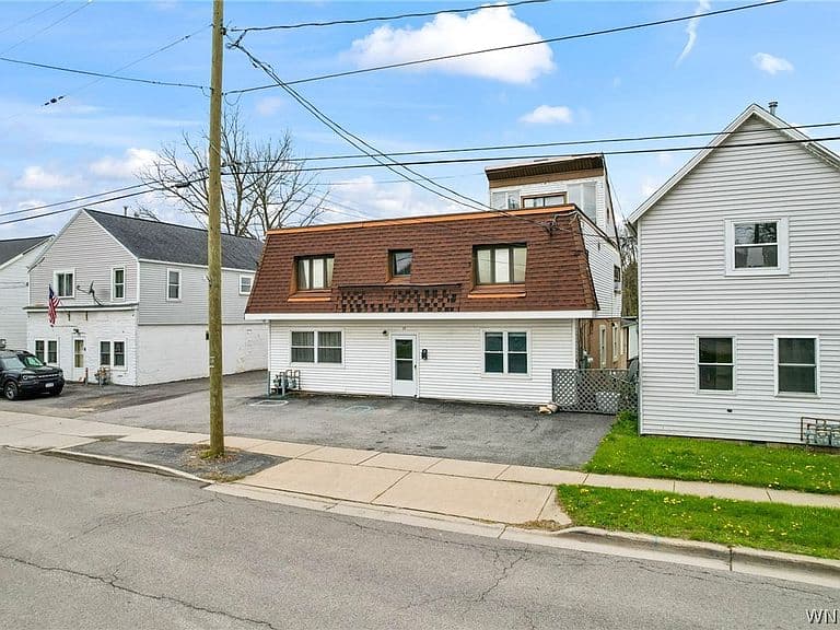 Listing photo 3