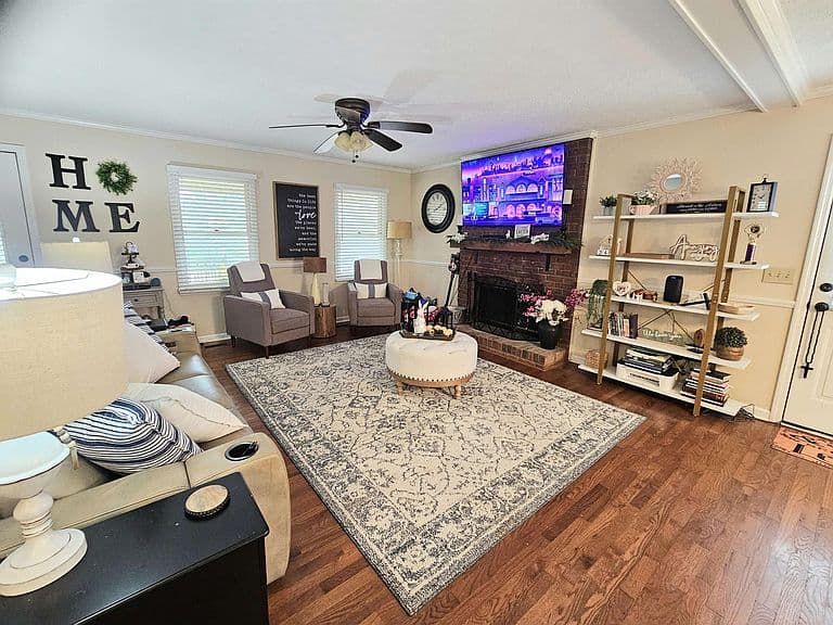 Listing photo 4