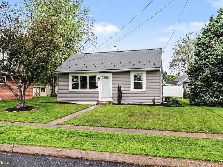 Listing photo 2