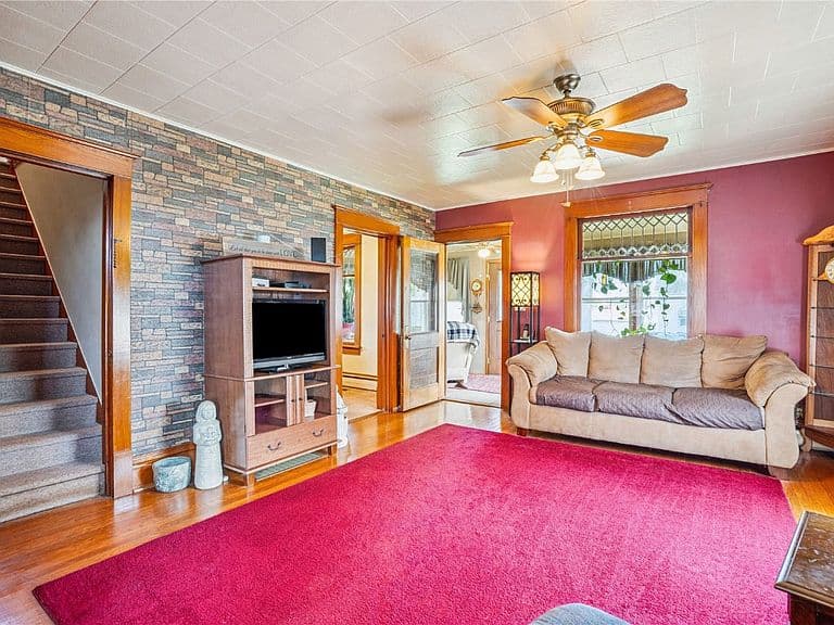 Listing photo 4