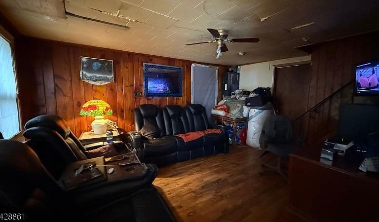 Listing photo 5