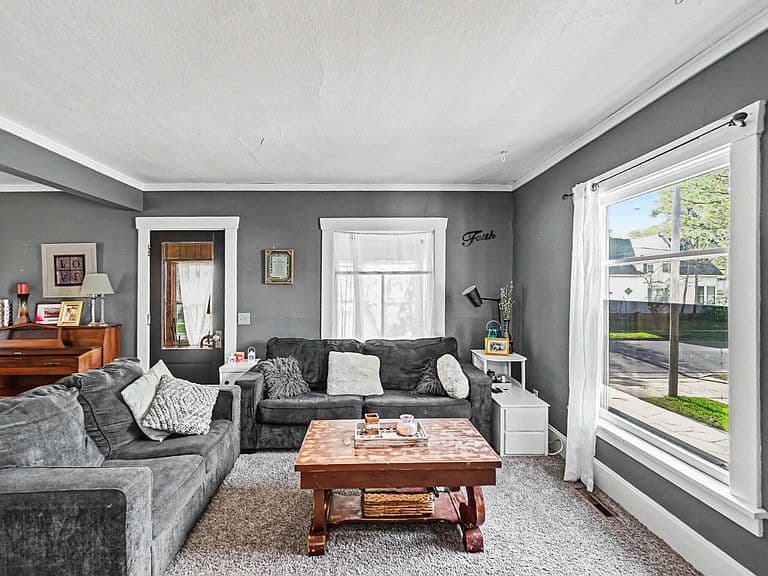 Listing photo 5