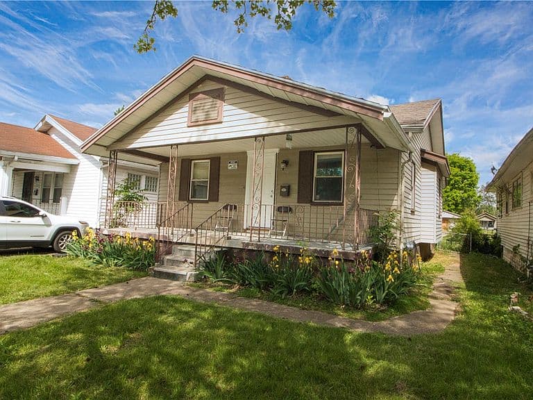 Listing photo 2