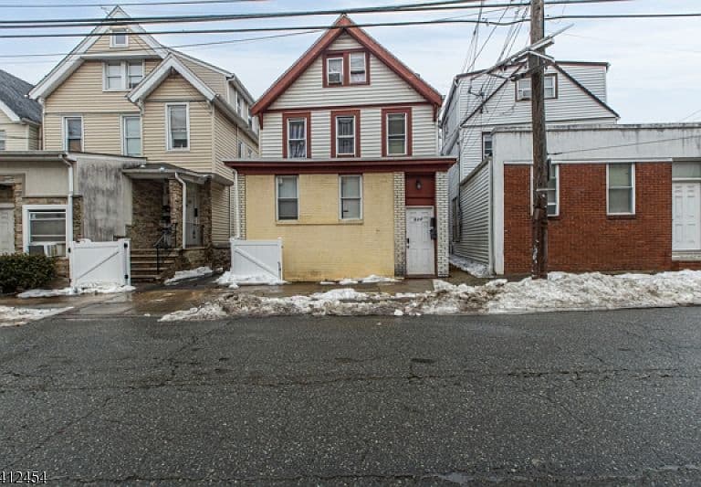 Listing photo 2