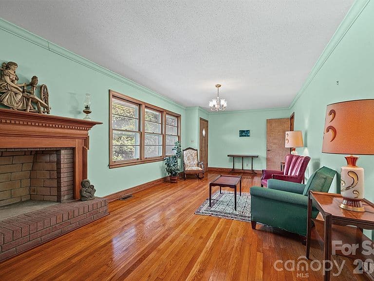 Listing photo 3
