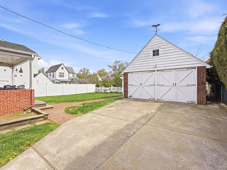 Listing photo 5