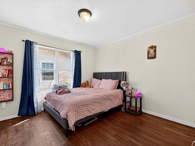 Listing photo 5