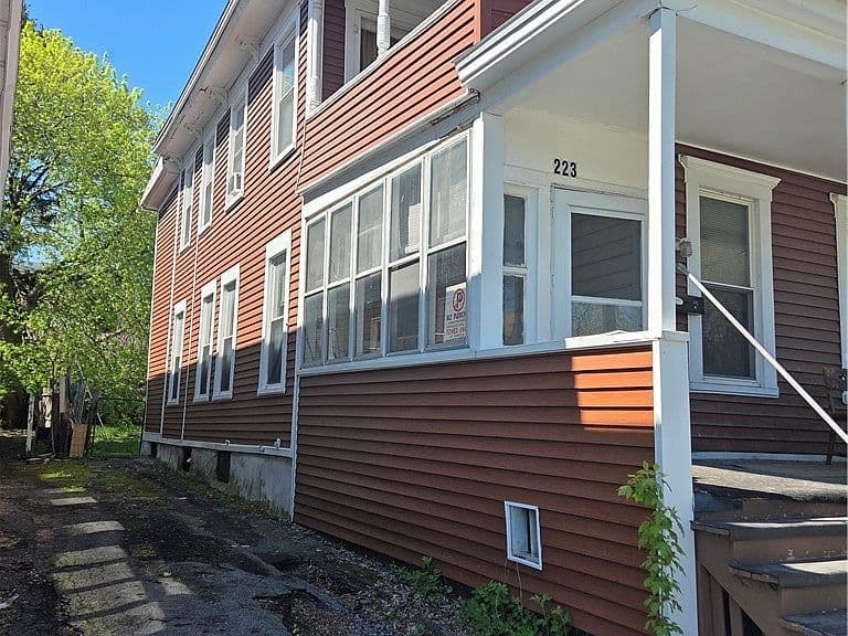 Listing photo 3