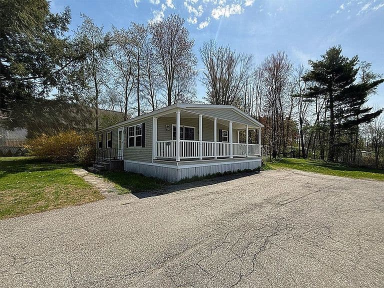 Listing photo 2