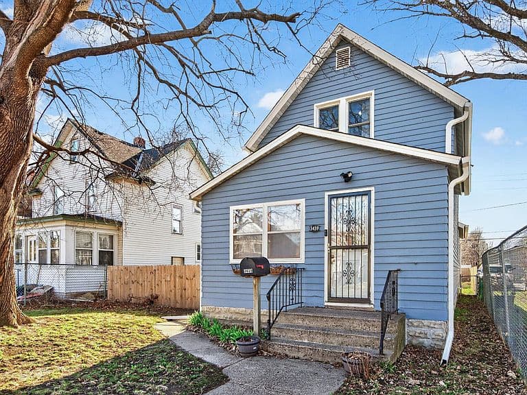 Listing photo 2