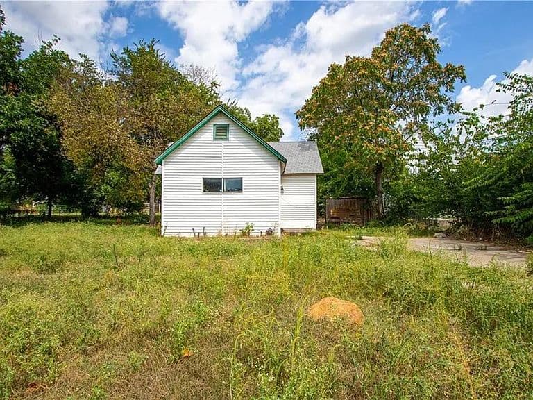 Listing photo 2