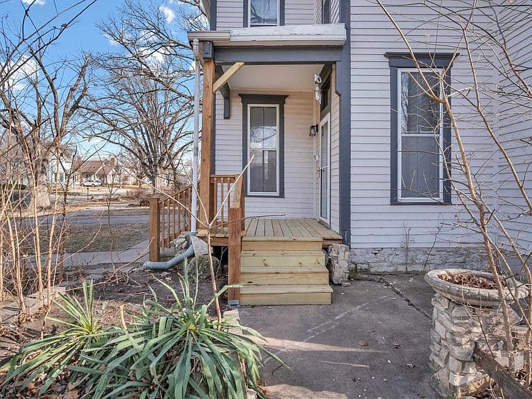 Listing photo 2