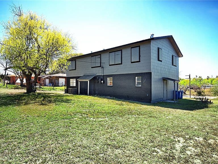 Listing photo 4
