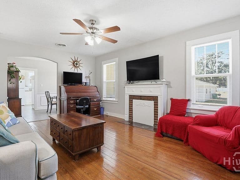 Listing photo 5