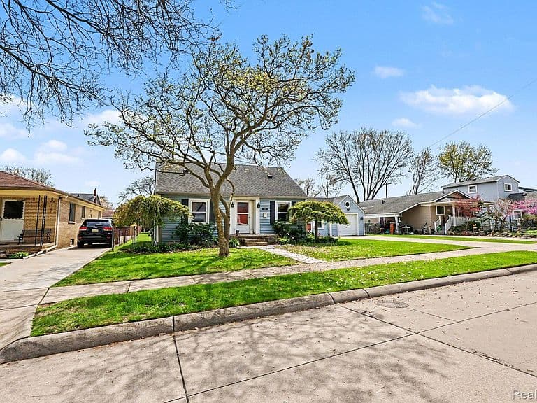 Listing photo 3