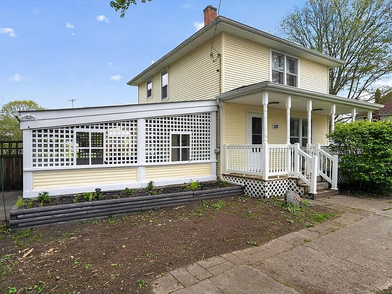 Listing photo 3