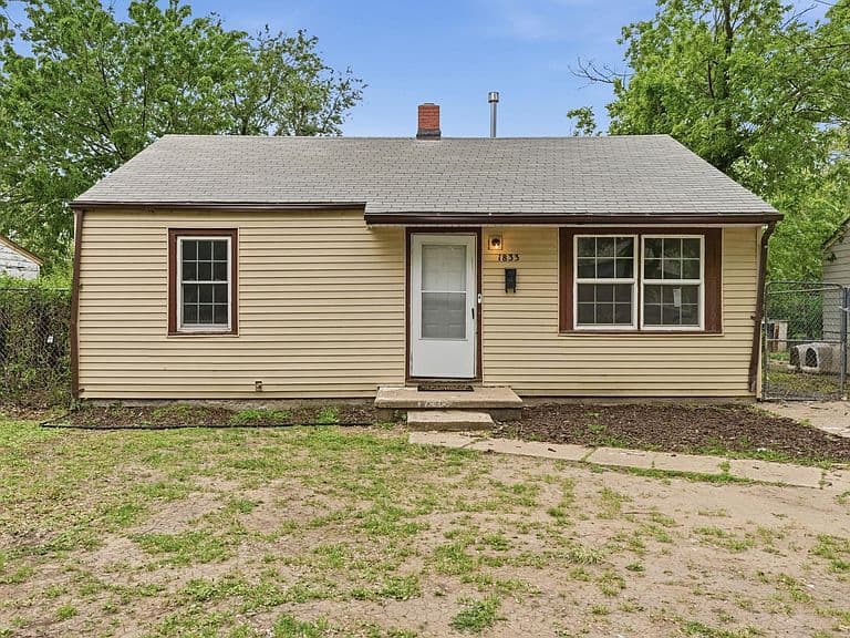 Listing photo 2