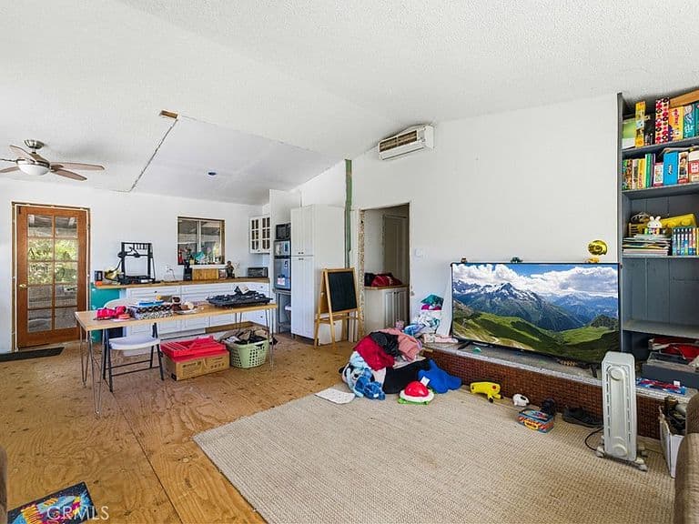 Listing photo 5