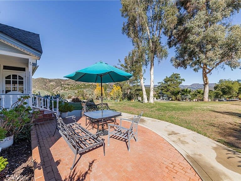 Listing photo 5
