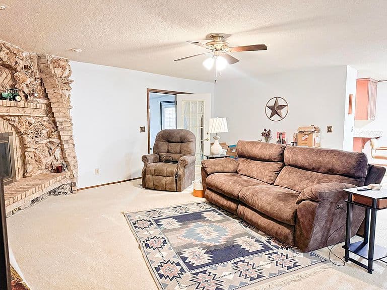 Listing photo 3