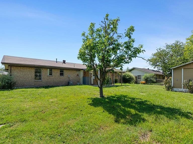 Listing photo 4