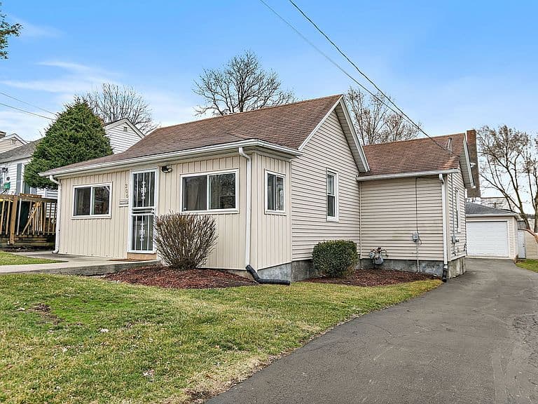 Listing photo 3
