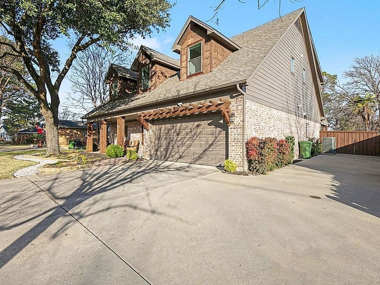 Listing photo 4