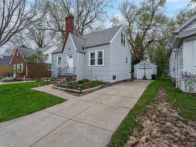 Listing photo 2