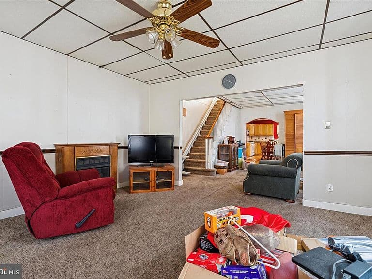 Listing photo 2