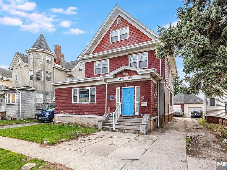 Listing photo 3