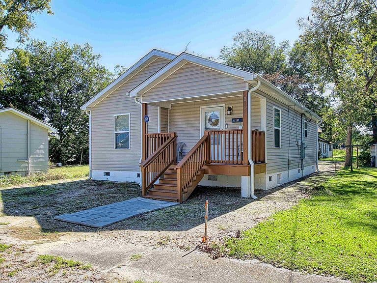 Listing photo 2