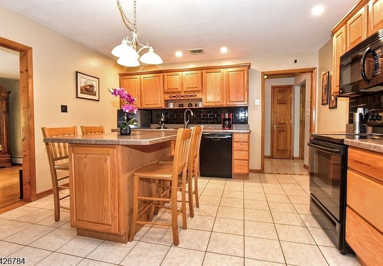 Listing photo 5