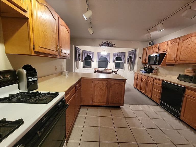 Listing photo 5
