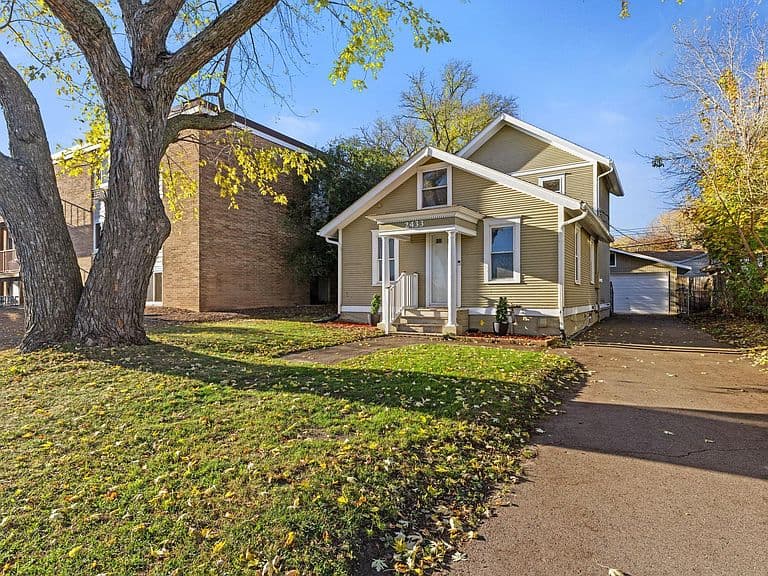 Listing photo 2