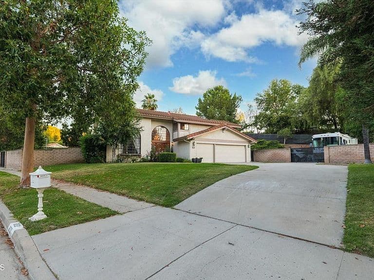 Listing photo 2