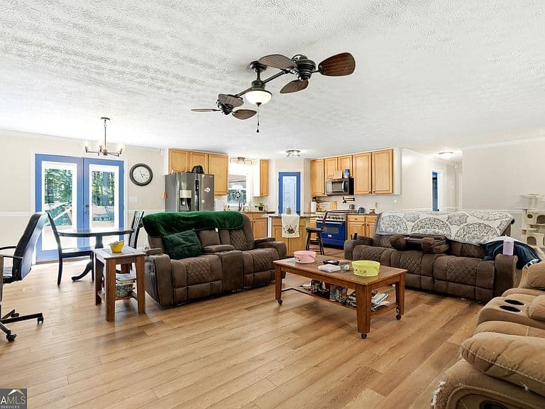 Listing photo 5