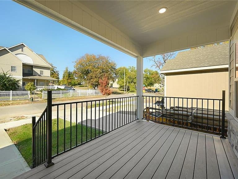 Listing photo 3