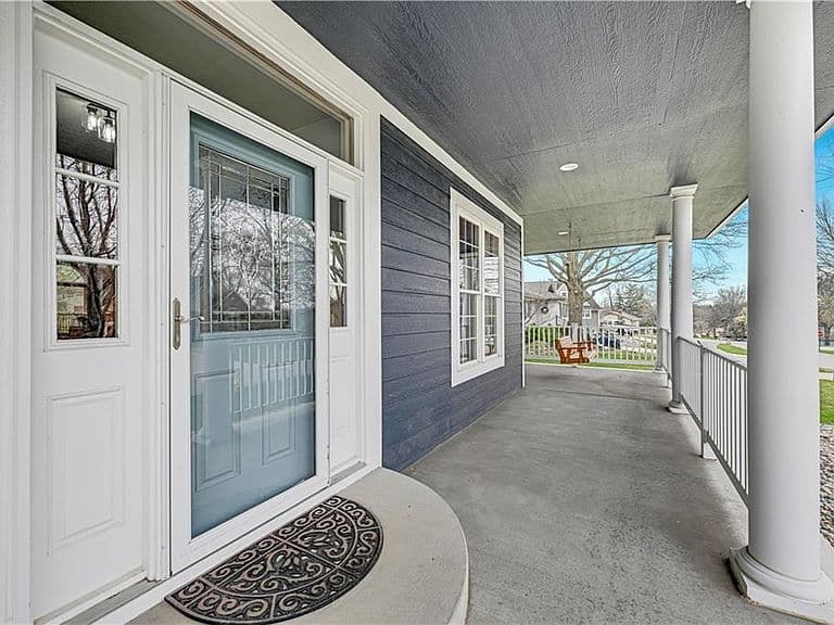 Listing photo 2