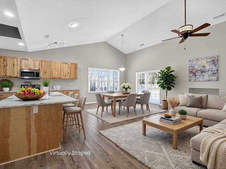 Listing photo 3