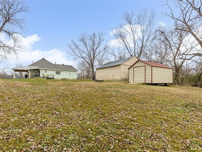 Listing photo 5