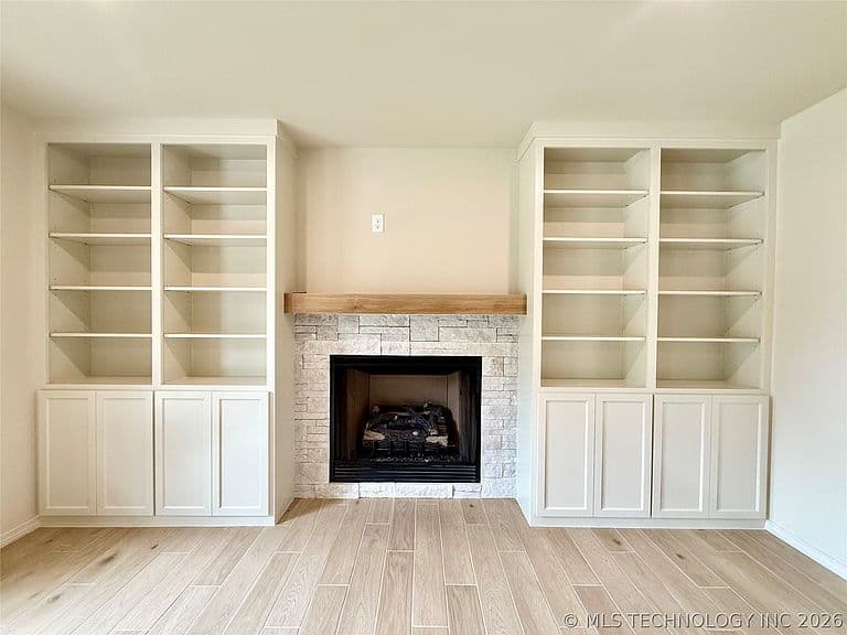 Listing photo 5