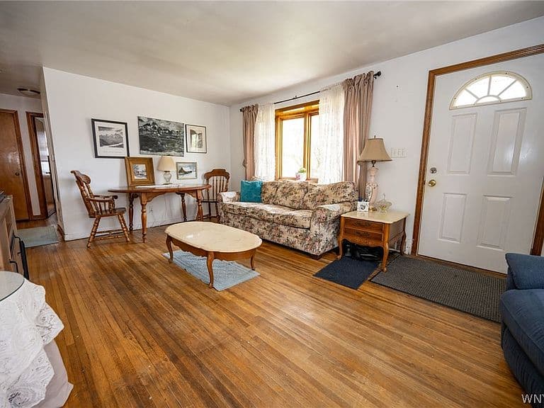 Listing photo 5