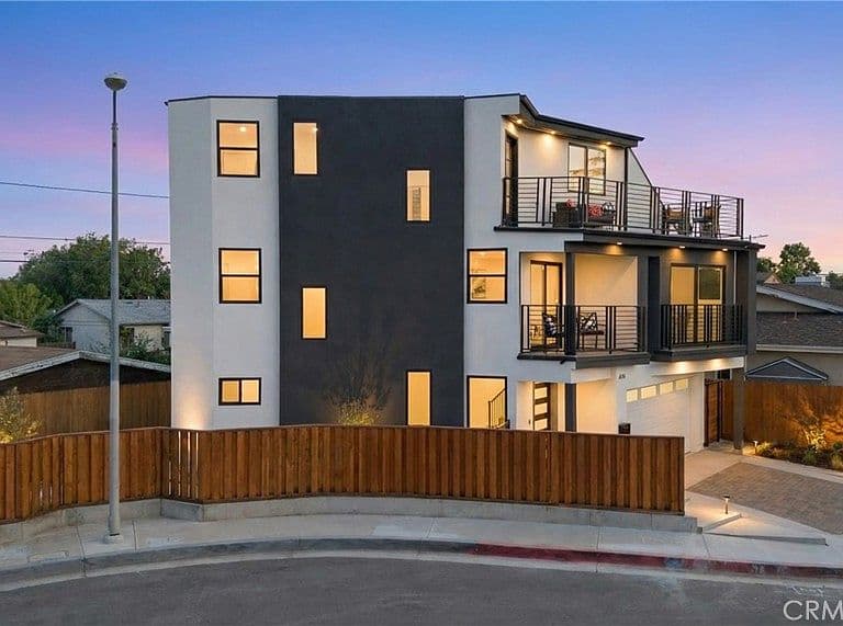 Listing photo 3