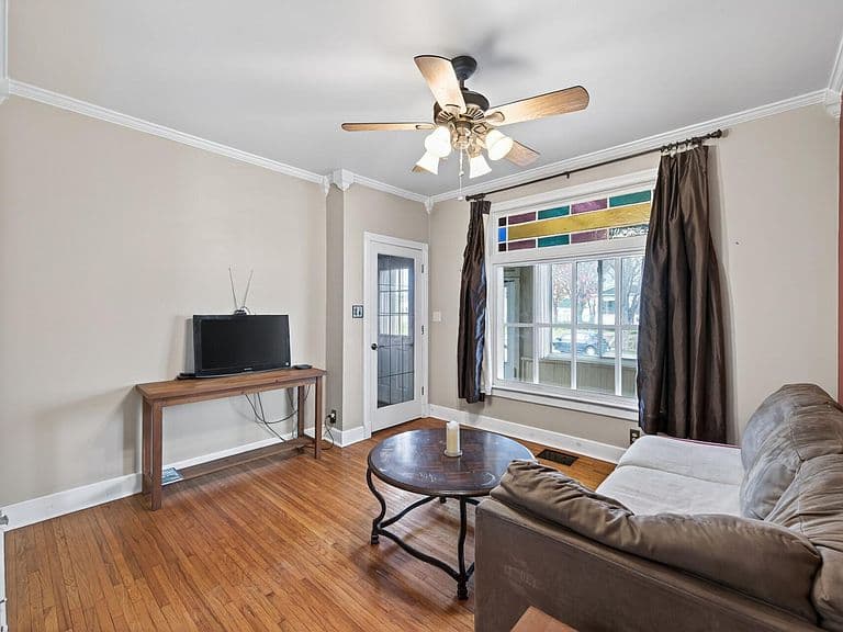 Listing photo 3