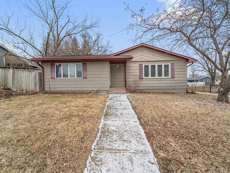Listing photo 2