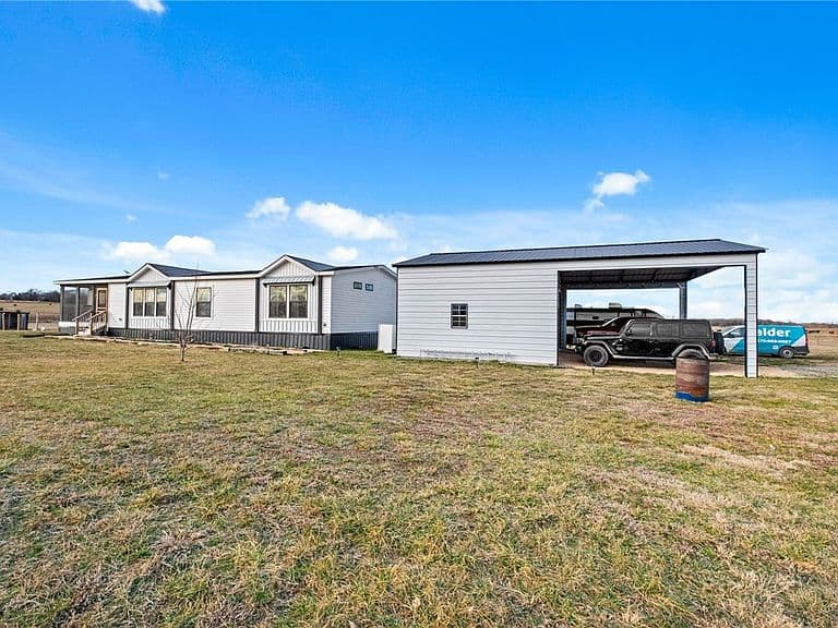 Listing photo 4