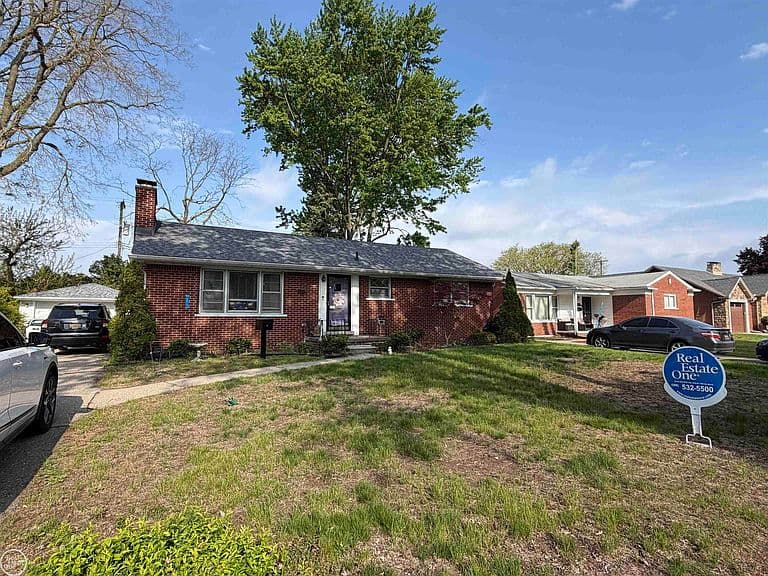 Listing photo 3