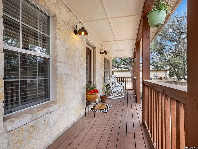 Listing photo 4