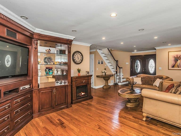 Listing photo 4